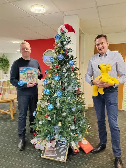 Simon Hill &amp; Stuart Hatt with Xmas Gifts for Charity